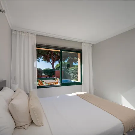 Apartment Retreat: Private Pool & Frontline Golf Marbella