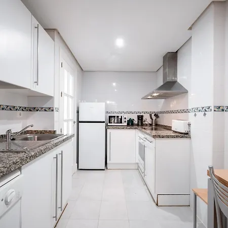 Retreat: Private Pool & Frontline Golf Apartment